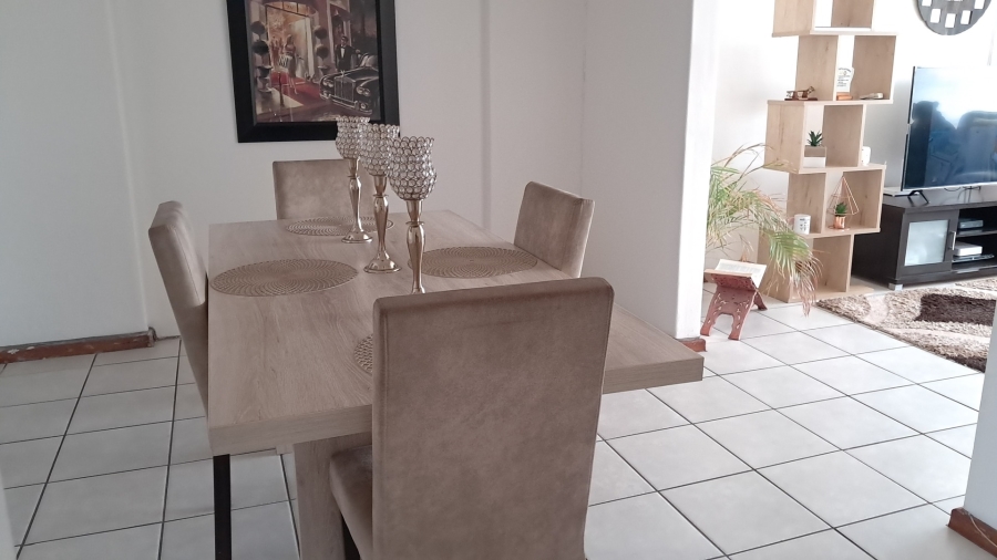 3 Bedroom Property for Sale in Louwville Western Cape